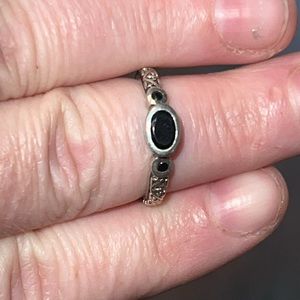 Size 7 .925 sterling silver ring w black oval stone 4 grams “925 TH” stamped